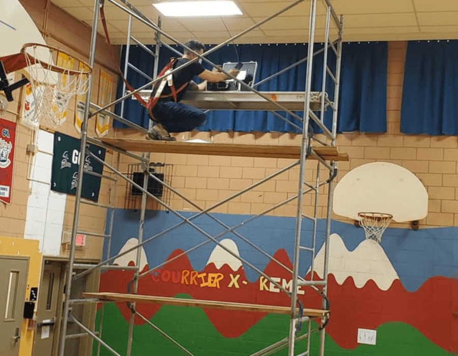 Nettoyage conduits air commercial école échafaudage — JMR